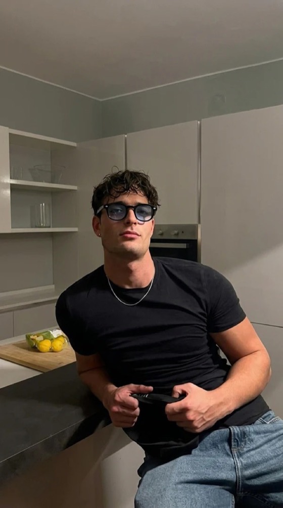Model wearing SOLÉA sunglasses
